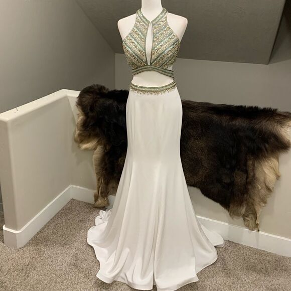 Stunning Halter Beaded & Sequined 1 Piece Fishtail Gown - Picture 1 of 12